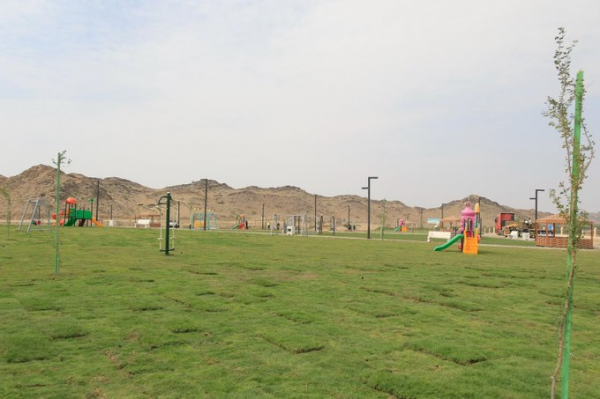 بالصور - بلدية بارق تُجري أعمال صيانة لحديقة جوفلة بجمعة ربيعة