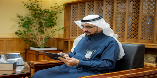 رئيس جامعة القصيم يدشن برنامج "يُسر" لتحجيج طلبة الجامعة الدوليين