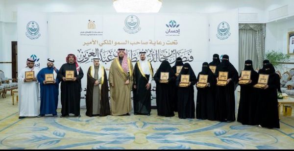 أمير الحدود الشمالية يسلم مفاتيح 21 وحدة سكنية لمستفيدي جمعية دار الإسكان