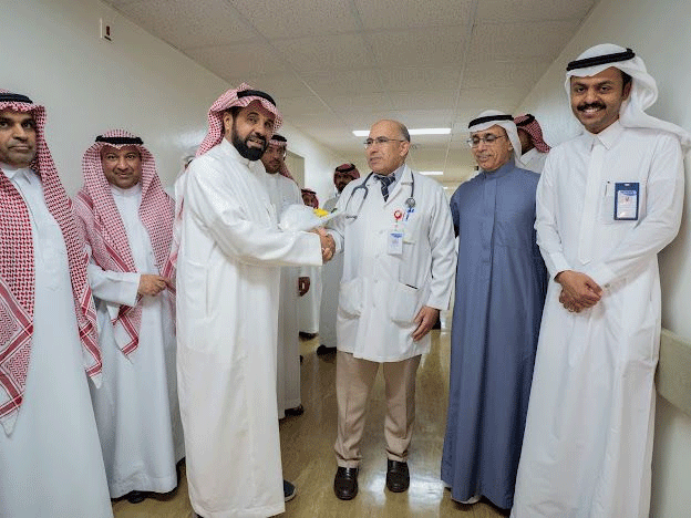 جمعية رعاية المرضى تعايد المرضى المنومين بمستشفى البكيرية العام