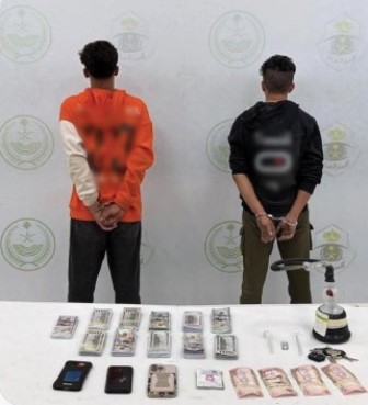 في الرياض :القبض على مقيمين ظهر في فيديو يرضعان طفلاً مادة مخدرة