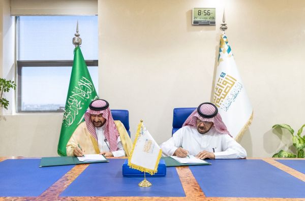 اتفاقية شراكة مجتمعية تجمع #أمانة_القصيم وشركة مجموعة العمرو للاستشارات الهندسية