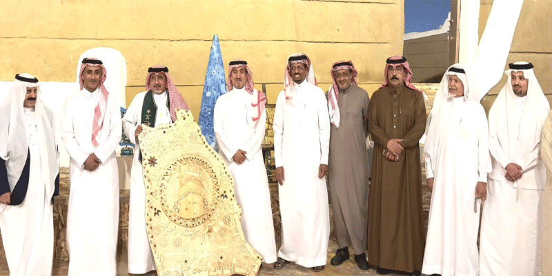 محافظ خميس مشيط يفتتح معرض «عز وفخر» للفنان سلطان عسيري