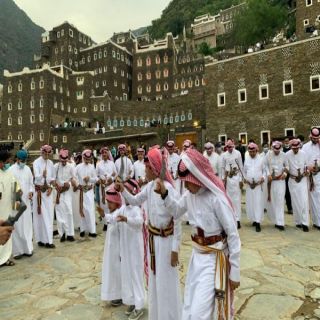 صيف ألمع 2020 يختتم فعالياته بعروض فلكلورية شعبية وتكريم المبدعين