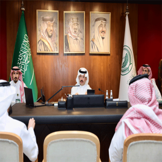 سمو أمير عسير يُكرم الطالب الأحمري الذي انقذ والدته ويُحقق أمنية آخر