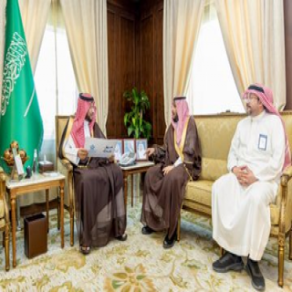 سمو نائب أمير عسير يستقبل الرئيس التنفيذي للتجمع الصحي ويُدشن حملة #صيف_بصحة