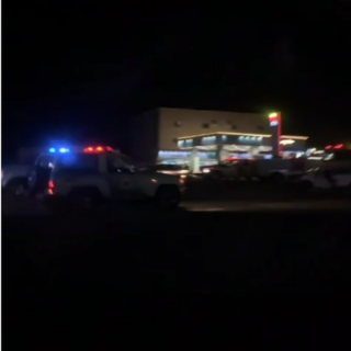 الجهات الأمنية والإسعافية تُباشر حادث تصادم مركبتين بمدخل ثلوث المنظر