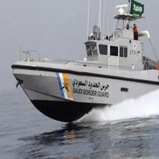 حرس الحدود بمنطقة مكة المُكرمة يُنقذ (9) مواطنين ومقيمًا تعطلت واسطتهم بعرض البحر