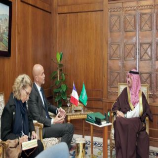 سمو أمير عسير يستقل  القنصل العام لفرنسا والوفد المرافق لهُ