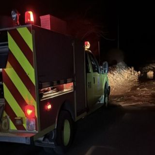 مدني المدينة المنورة يُنقذ شخصًا احتجز في سيل داخل مركبة