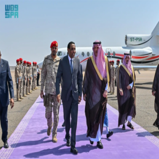 رئيس الوزراء السوداني يصل إلى المدينة المنورة
