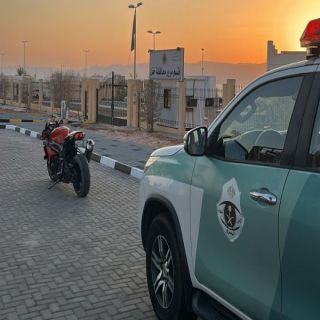 مرور تبوك يضبط قائد دراجة آلية بعد ارتكابه مخالفات مرورية مؤثرة على السلامة