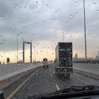 توقعات بهطول أمطار رعدية خفيفة مصحوبة برياح نشطة على هذه المناطق
