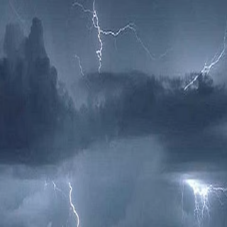 طقس اليوم الخميس أمطار رعدية ورياح نشطة على عدة مناطق