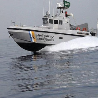 حرس الحدود في منطقة مكة يُنقذ (3) مواطنين تعطلت واسطتهم في البحر