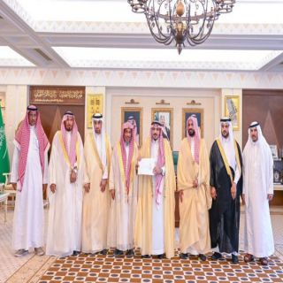 أمير القصيم يستقبل محافظ البكيرية ورئيس جمعية تحفيظ القرآن بالهلالية بمناسبة تأسيس الجمعية