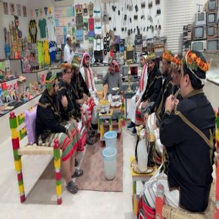 فرقة التراث الشعبي بمحايل عسير تتألق في ملتقى تهامة عسير في التاريخ والآثار