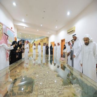 وفد من عمداء كليات التمريض بالجامعات السعودية يزور البكيرية