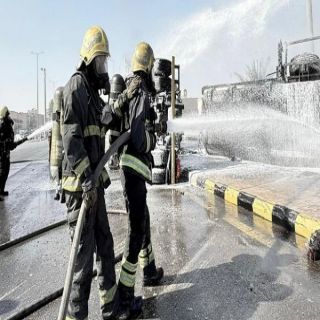 مدني الرياض يُخمد حريقًا في نقالة وقود و(3) مركبات بالدائري الغربي