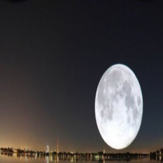 فلكية جدة :اليوم اكتمال القمر العملاق الأخير لعام 2025