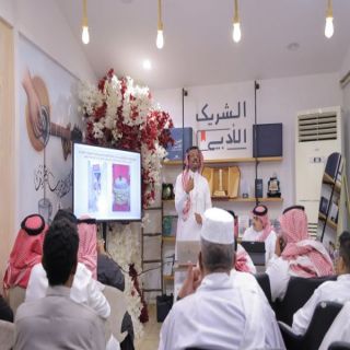 "آل مرزوق" يقدم محاضرة بعنوان مفردات  العمارة التقليدية في #محايل_عسير