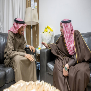 سمو أمير القصيم يزور الوجيه محمد ابن حجاج ويطمئن على صحته