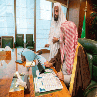 وزير "الشؤون الإسلامية" يدشّن المرحلة الثانية من برنامج توعية المعتمرين