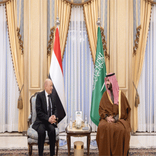 وزير الدفاع يلتقي مجلس القيادة الرئاسي اليمني