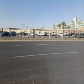 #أمانة_القصيم تنفذ سياجاً معدنياً بالجزيرة الوسطى بطريق عمر بن سليم في بريدة