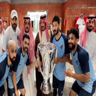 محافظ بارق يتوج فريق الأسطورة بكأس بطولة بارق الرمضانية