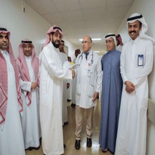 جمعية رعاية المرضى تعايد المرضى المنومين بمستشفى البكيرية العام