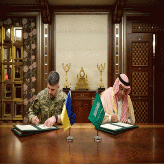 وزارة الدفاع ونظيرهتا الأوكرانية توقعان ترتيبات مشتريات دفاعية