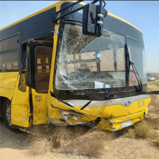 حادث تصادم حافلة مدرسة بجمعة ربيعة غرب بارق يُخلف إصابة متفرقة