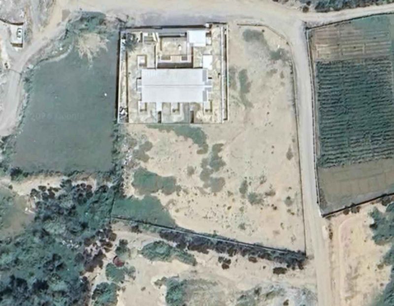  مبنى المدرسة يتوسط المزارع (مبنى مستأجر)